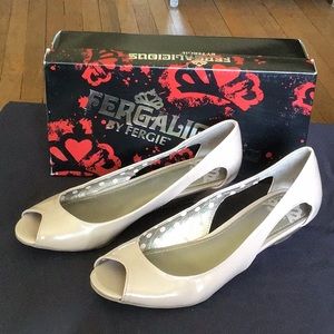 New Fergalicious Nude Patent Dress Shoes, Sz 8.5 M